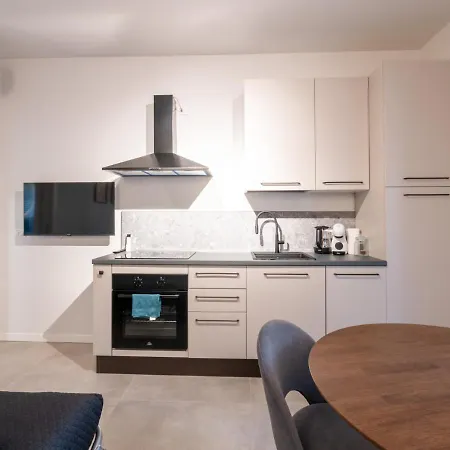 Paradise Modern & Cozy - Bgy 5 Min Private Parking Lägenhet *